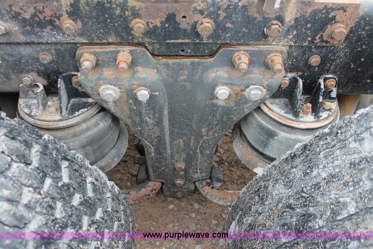 image for item H8018 1995 Kenworth T600 semi truck