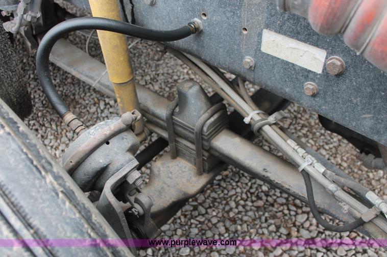 image for item H8018 1995 Kenworth T600 semi truck