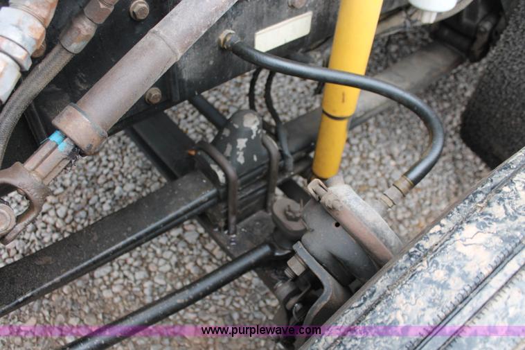 image for item H8018 1995 Kenworth T600 semi truck