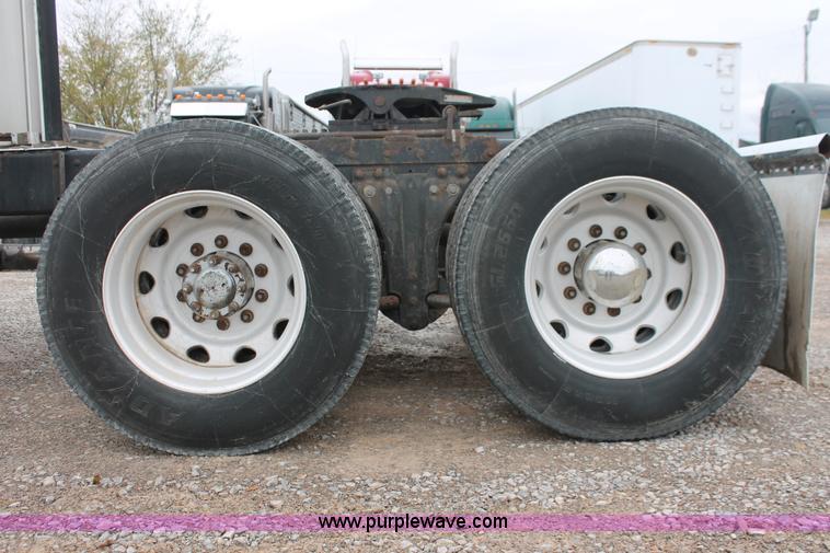 image for item H8018 1995 Kenworth T600 semi truck