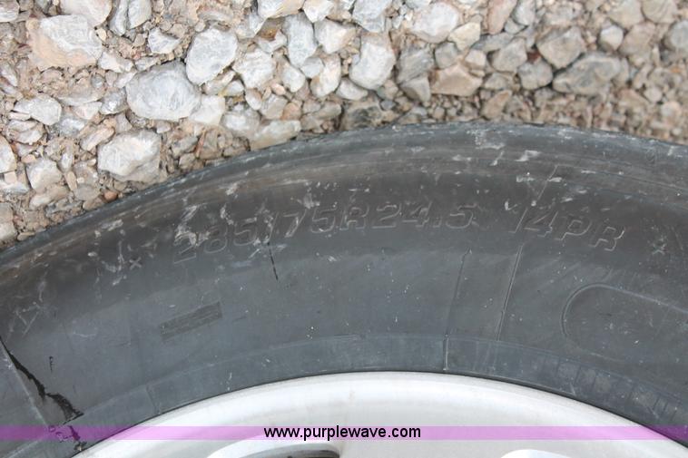 image for item H8018 1995 Kenworth T600 semi truck