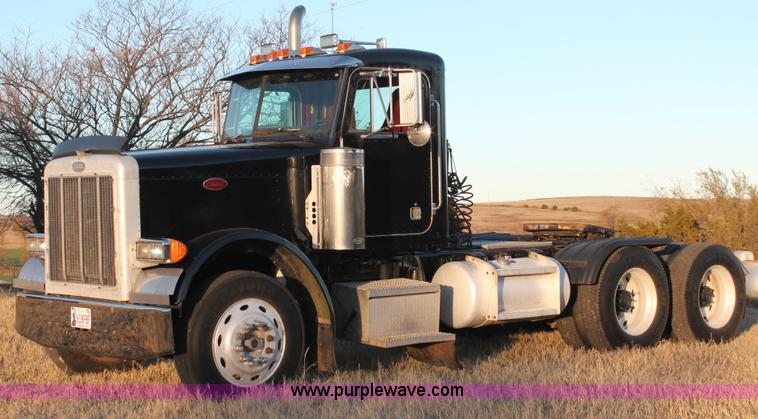 image for item H8031 1995 Peterbilt 379 semi truck
