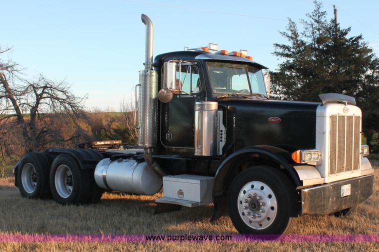 image for item H8031 1995 Peterbilt 379 semi truck