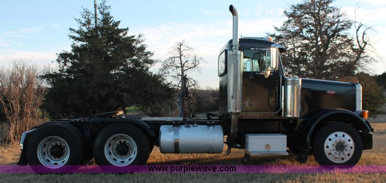 image for item H8031 1995 Peterbilt 379 semi truck