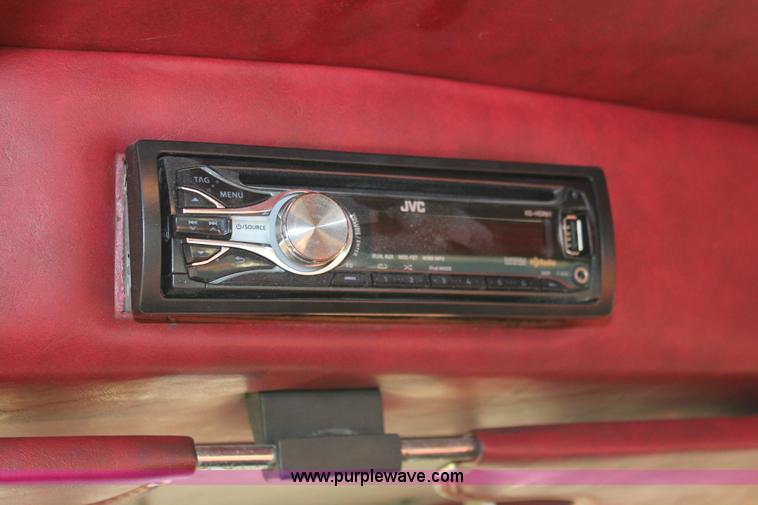 image for item H8031 1995 Peterbilt 379 semi truck