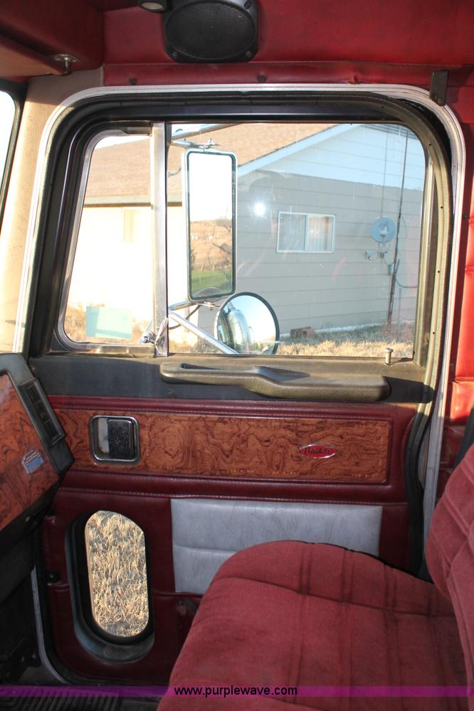 image for item H8031 1995 Peterbilt 379 semi truck