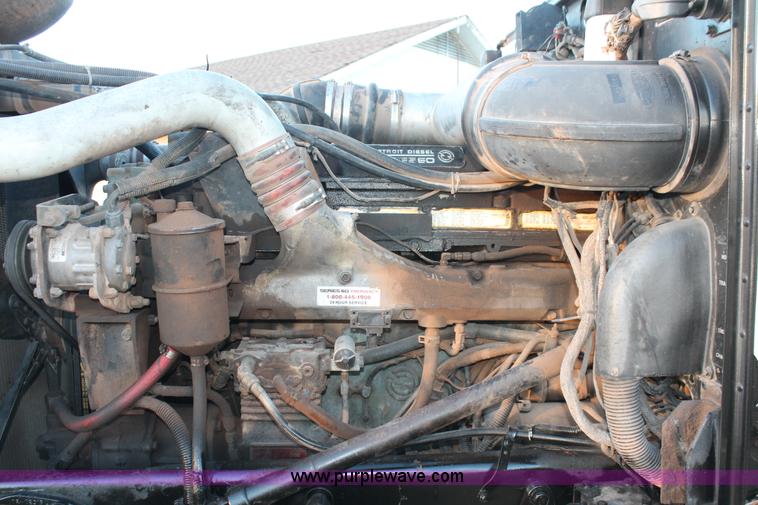 image for item H8031 1995 Peterbilt 379 semi truck