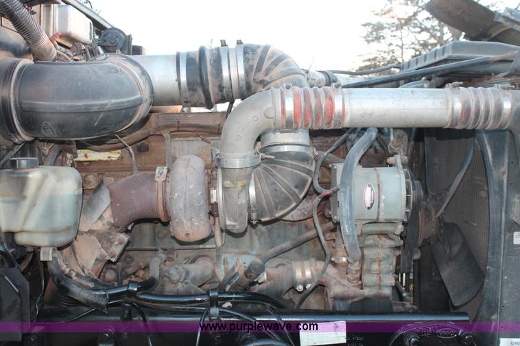 image for item H8031 1995 Peterbilt 379 semi truck