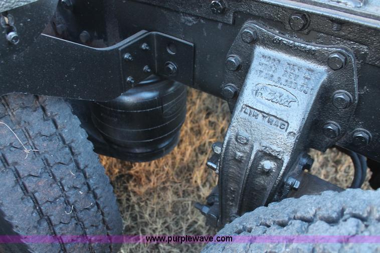 image for item H8031 1995 Peterbilt 379 semi truck