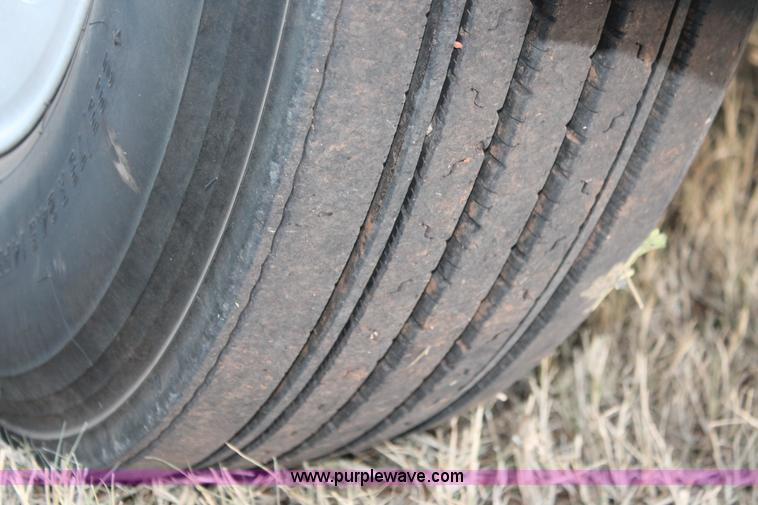 image for item H8031 1995 Peterbilt 379 semi truck