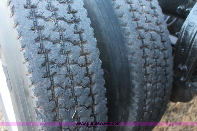 image for item H8031 1995 Peterbilt 379 semi truck