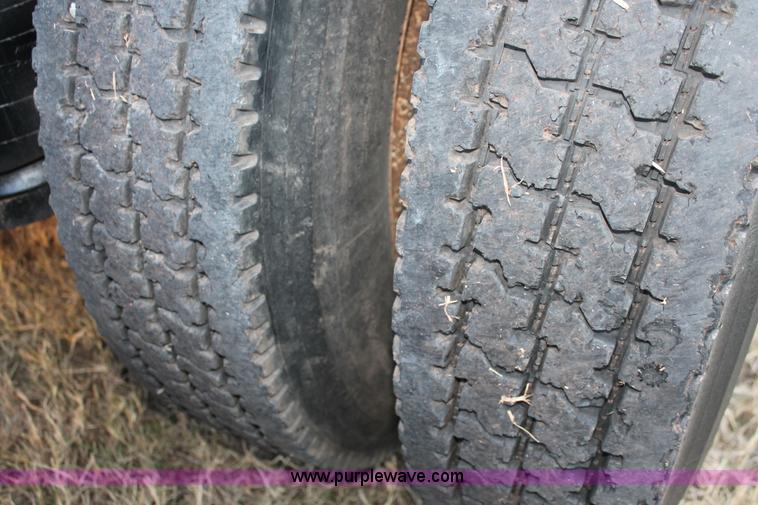 image for item H8031 1995 Peterbilt 379 semi truck