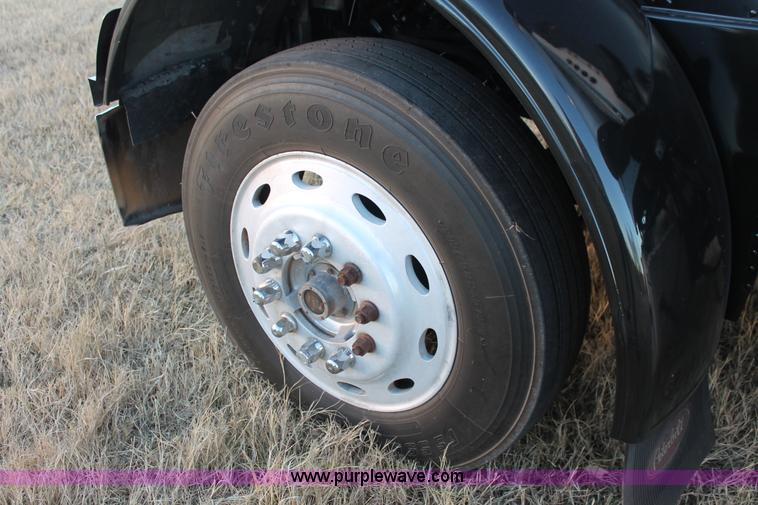 image for item H8031 1995 Peterbilt 379 semi truck