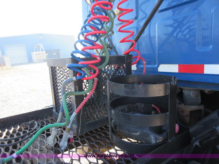 image for item I1851 2002 Sterling L9500 semi truck