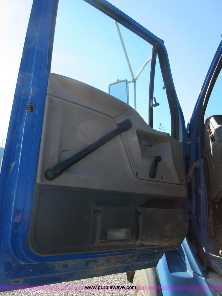 image for item I1851 2002 Sterling L9500 semi truck