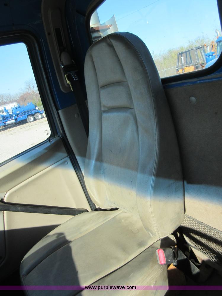 image for item I1851 2002 Sterling L9500 semi truck