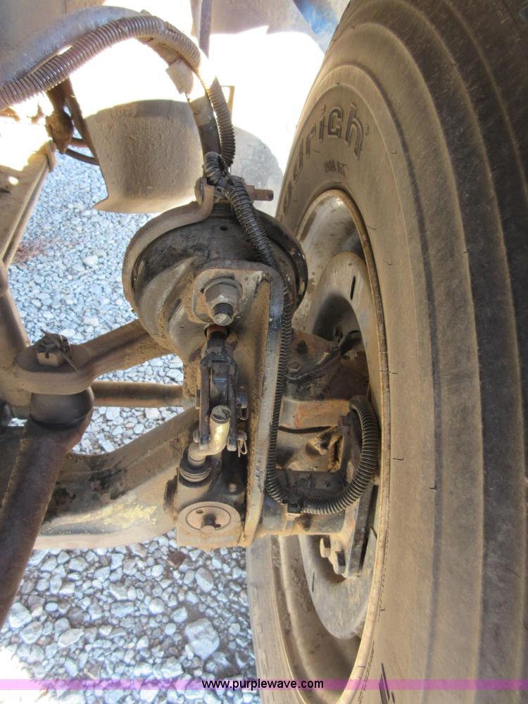 image for item I1851 2002 Sterling L9500 semi truck