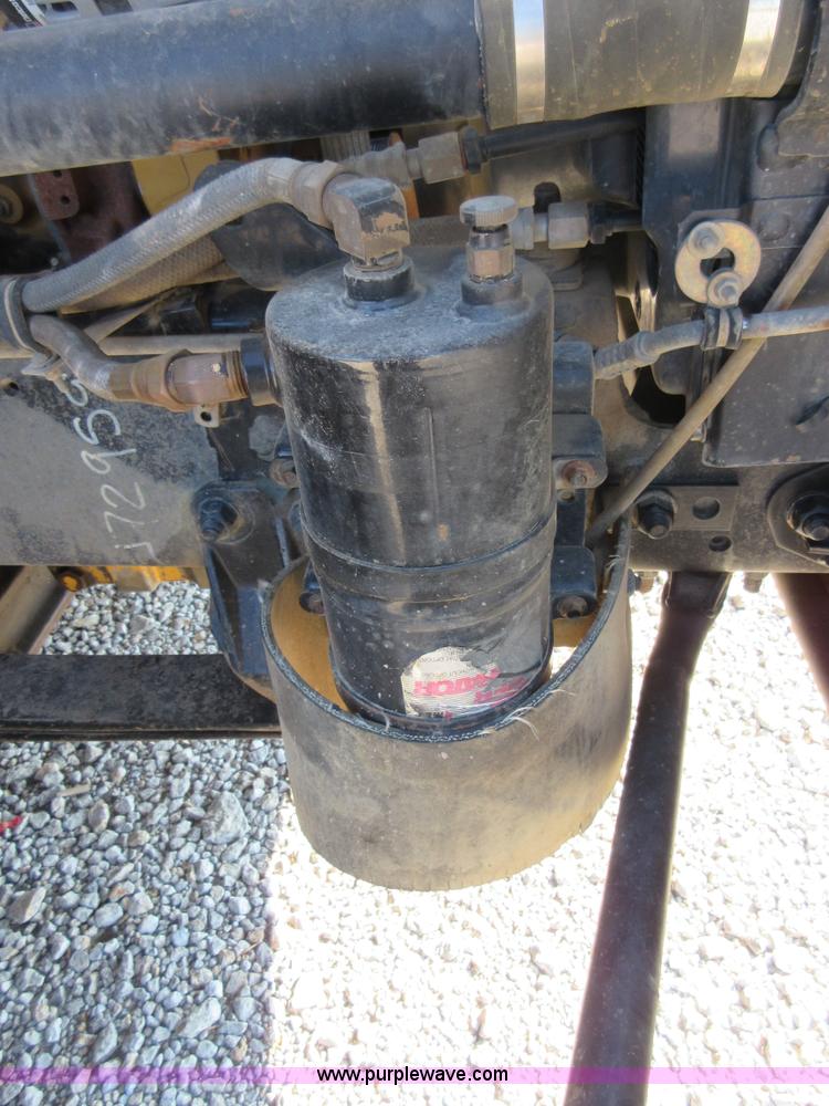 image for item I1851 2002 Sterling L9500 semi truck