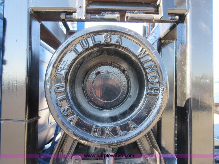 image for item I1852 2001 Mack RD688S semi truck