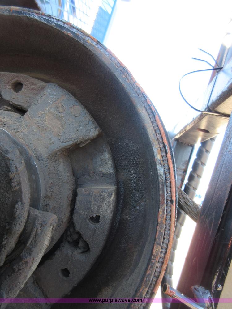 image for item I1852 2001 Mack RD688S semi truck