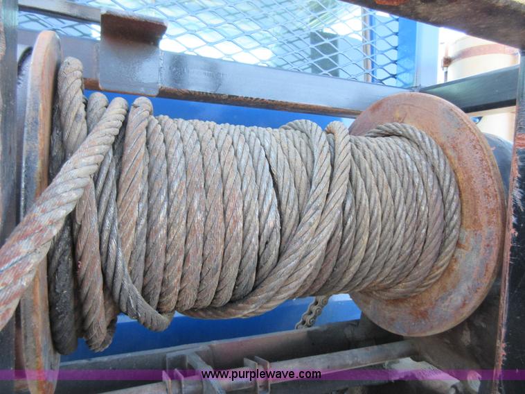 image for item I1852 2001 Mack RD688S semi truck