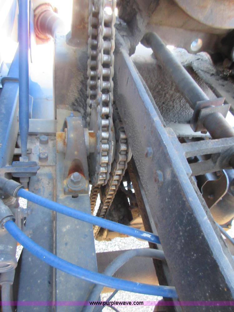 image for item I1852 2001 Mack RD688S semi truck