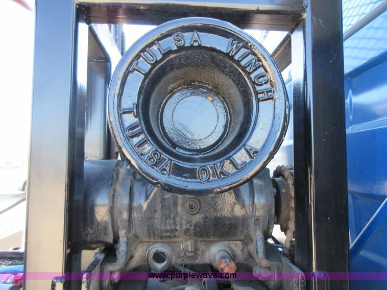 image for item I1852 2001 Mack RD688S semi truck