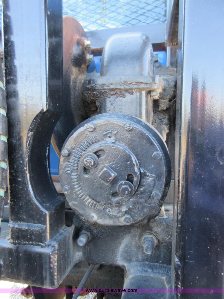 image for item I1852 2001 Mack RD688S semi truck