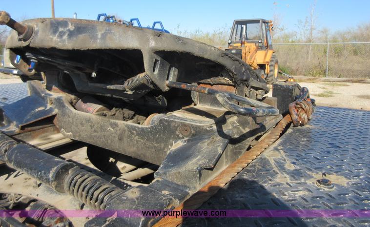 image for item I1852 2001 Mack RD688S semi truck