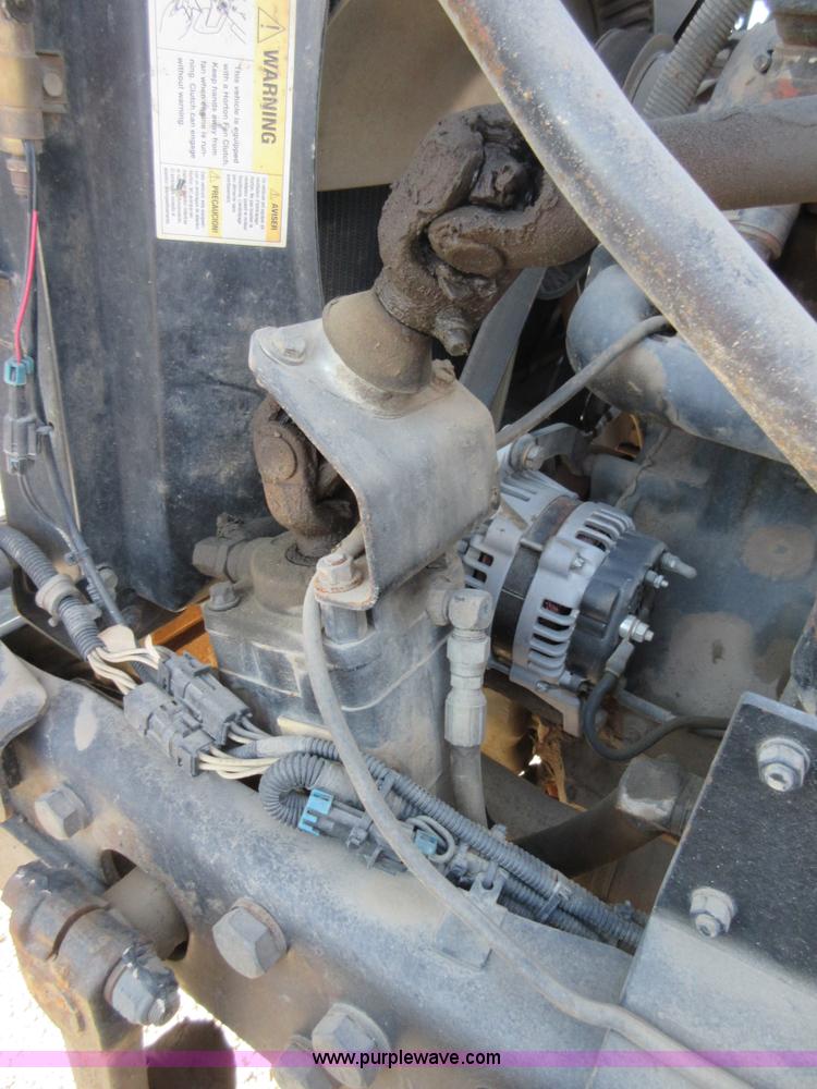 image for item I1852 2001 Mack RD688S semi truck