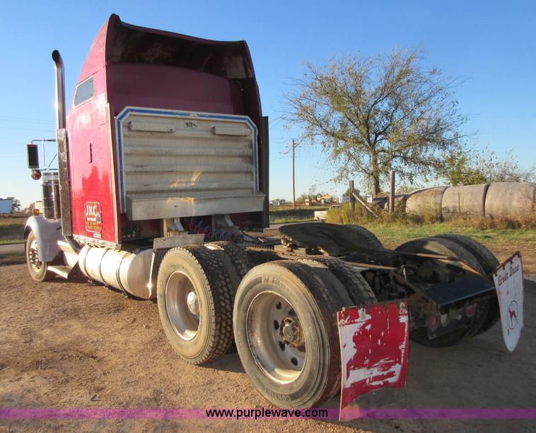 image for item I1856 2004 Kenworth W900 semi truck