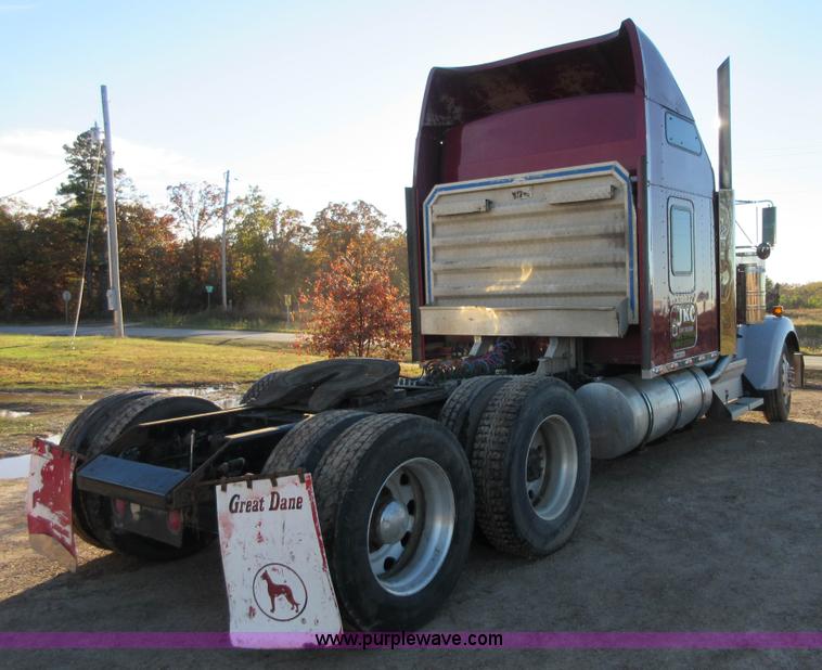 image for item I1856 2004 Kenworth W900 semi truck