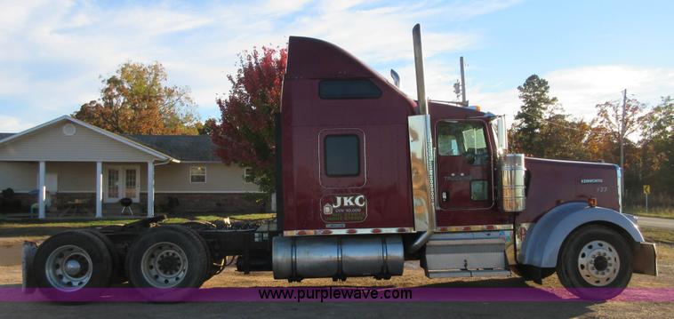 image for item I1856 2004 Kenworth W900 semi truck