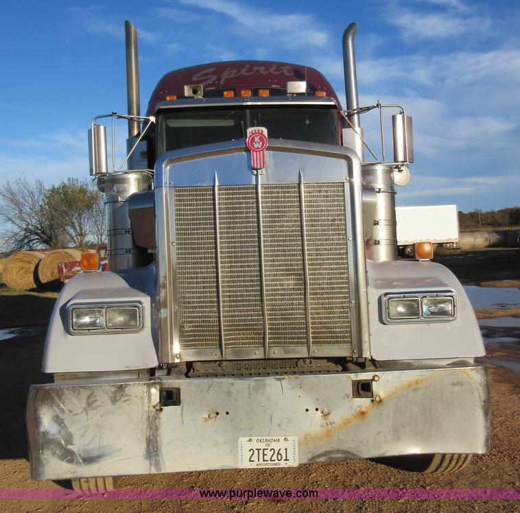 image for item I1856 2004 Kenworth W900 semi truck