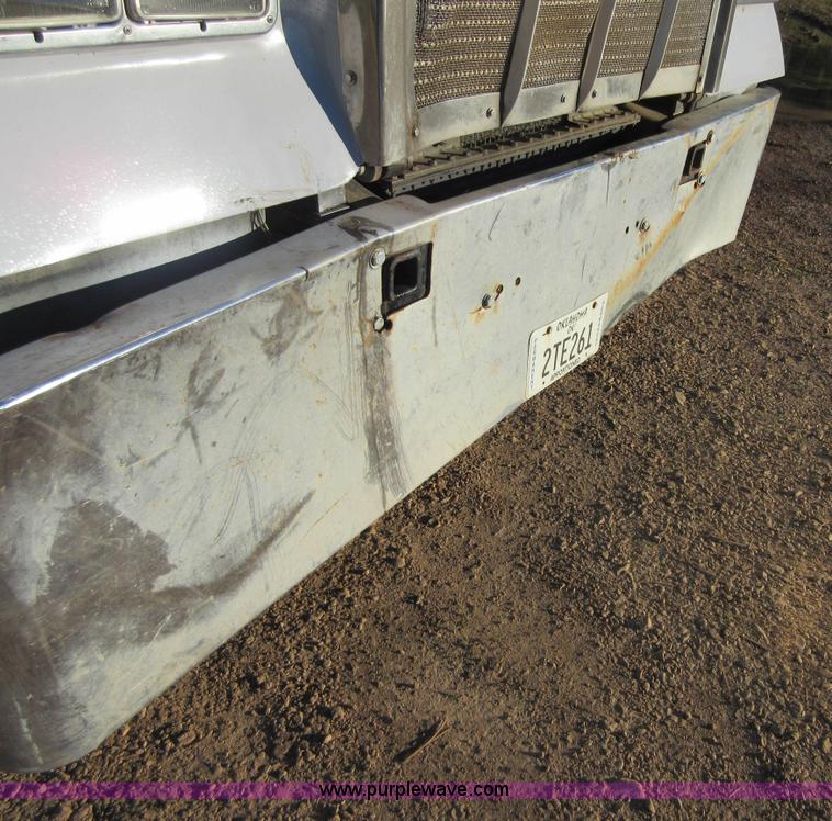 image for item I1856 2004 Kenworth W900 semi truck