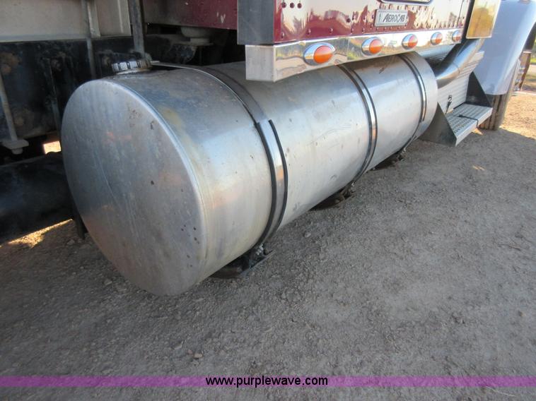 image for item I1856 2004 Kenworth W900 semi truck