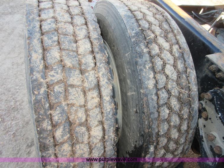 image for item I1856 2004 Kenworth W900 semi truck