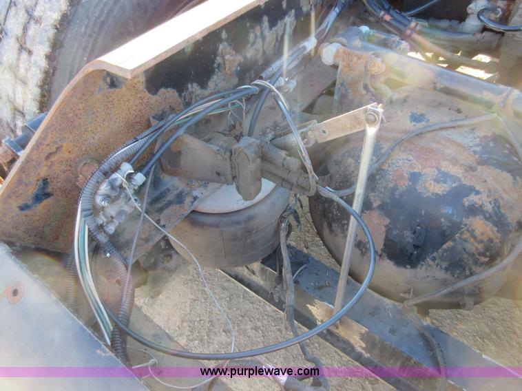 image for item I1856 2004 Kenworth W900 semi truck