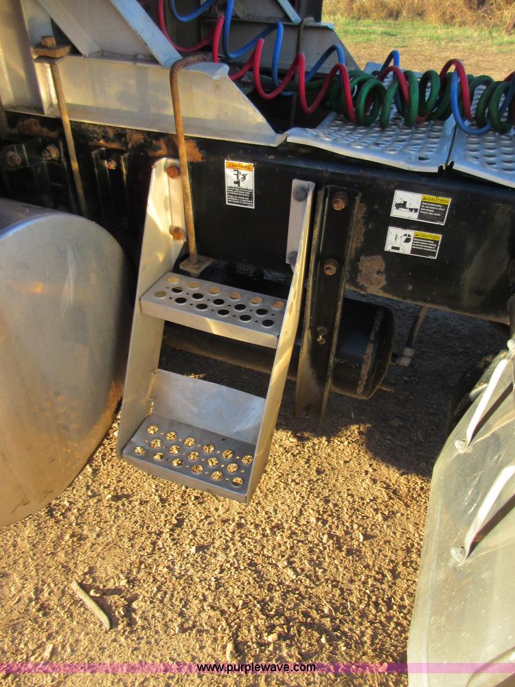 image for item I1856 2004 Kenworth W900 semi truck