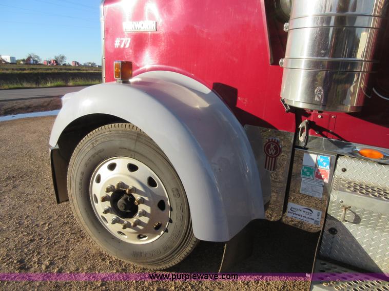image for item I1856 2004 Kenworth W900 semi truck