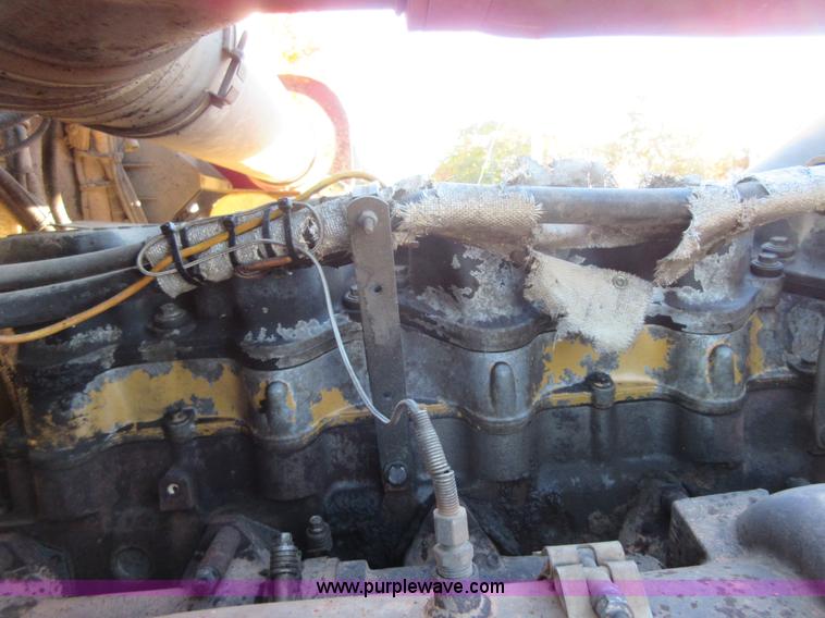 image for item I1856 2004 Kenworth W900 semi truck