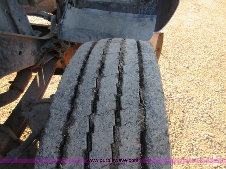 image for item I1856 2004 Kenworth W900 semi truck