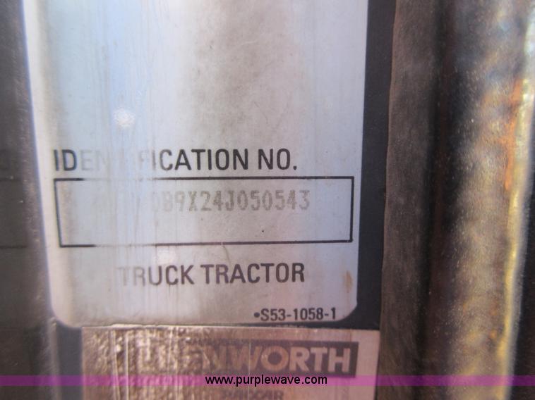 image for item I1856 2004 Kenworth W900 semi truck