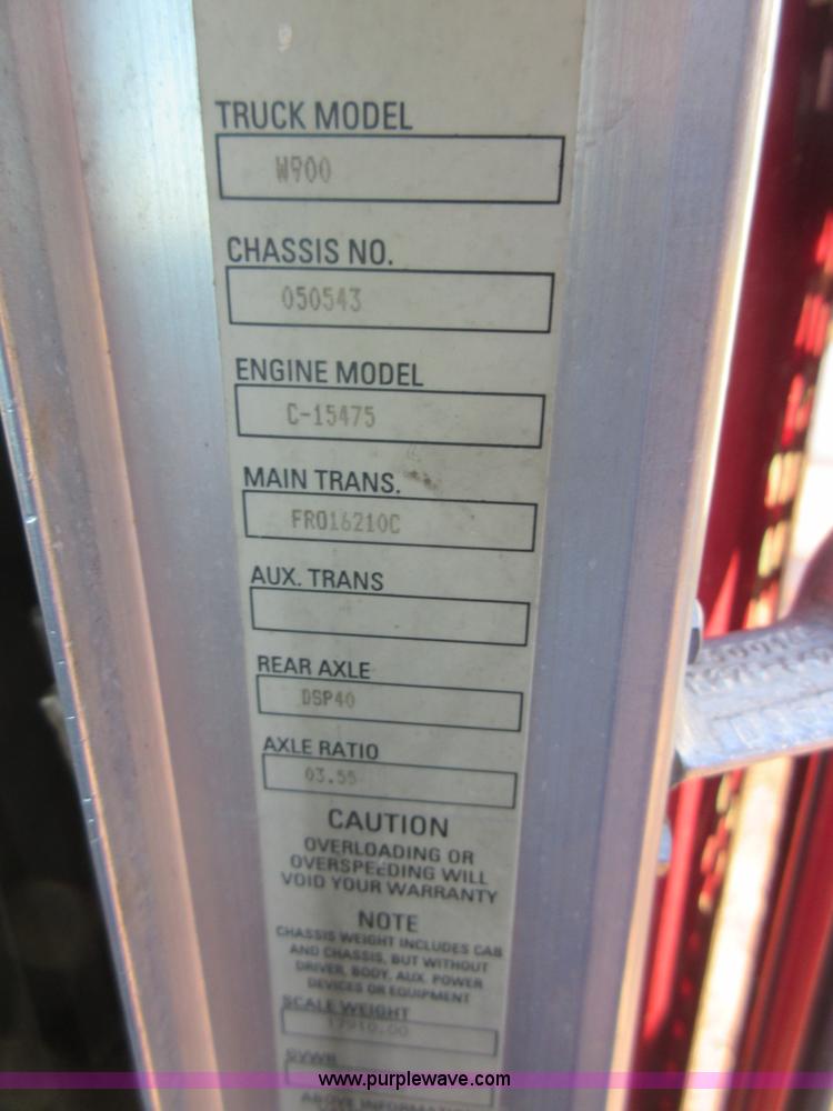 image for item I1856 2004 Kenworth W900 semi truck