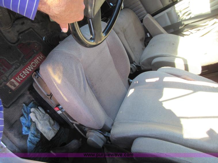 image for item I1856 2004 Kenworth W900 semi truck