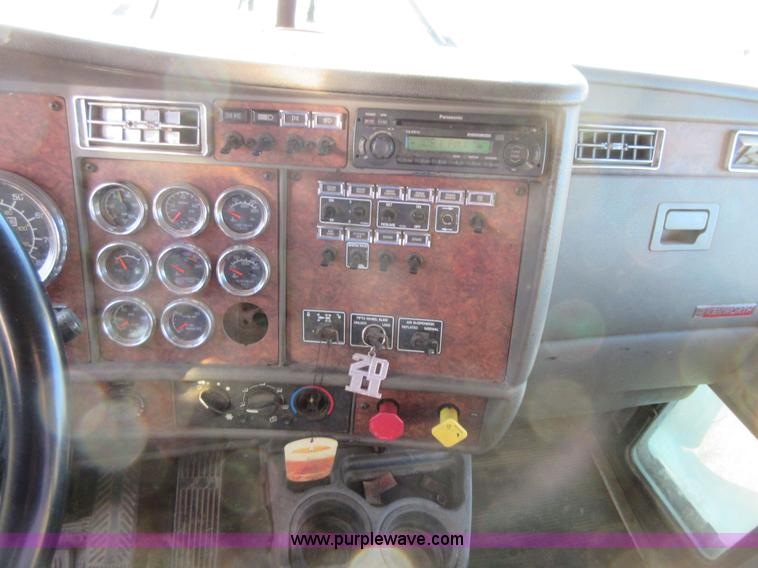 image for item I1856 2004 Kenworth W900 semi truck