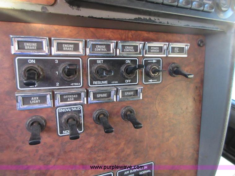 image for item I1856 2004 Kenworth W900 semi truck