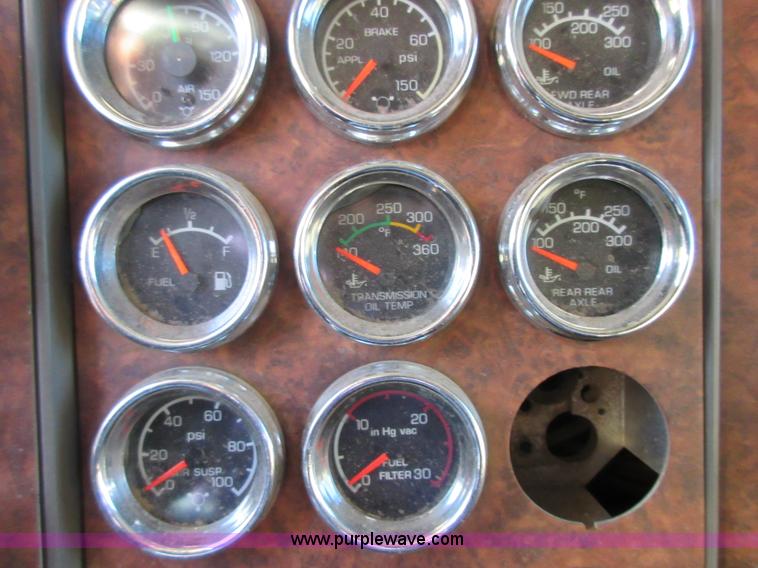 image for item I1856 2004 Kenworth W900 semi truck