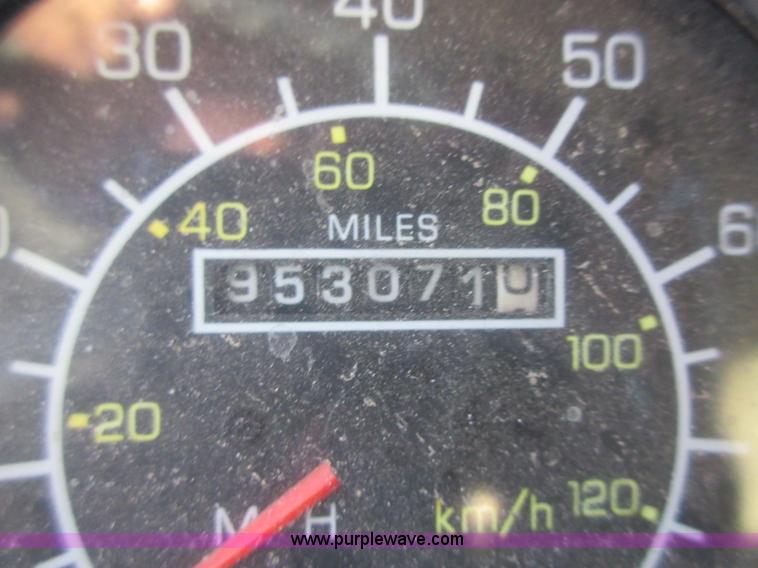 image for item I1856 2004 Kenworth W900 semi truck