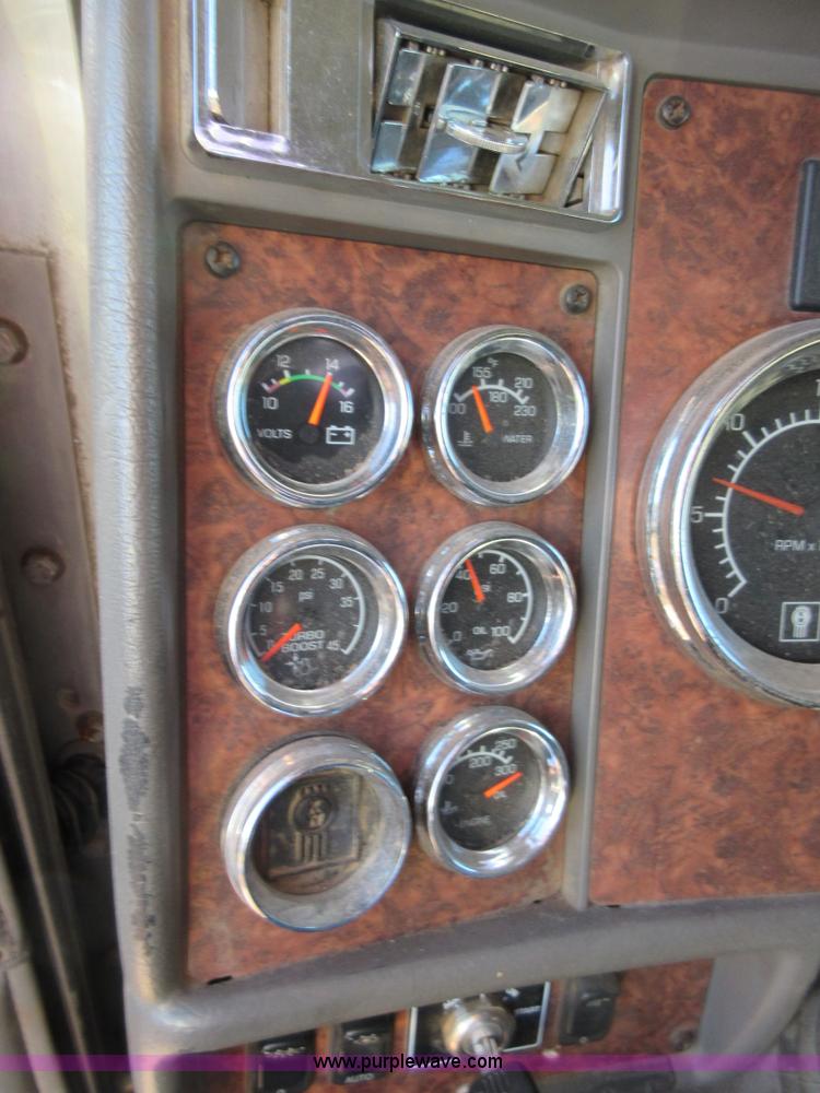 image for item I1856 2004 Kenworth W900 semi truck